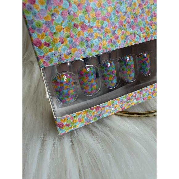 Red Aspen Nail Dashes- Estel's Easel (pastel dotted short, square nails) - Picture 2 of 8